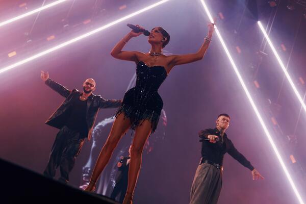 Киркоров в обнимку с Седоковой, усатый Батрутдинов и Джиган с сыном: звезды на концерте Artik&Asti