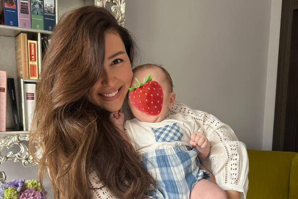 Покинувшая страну Заворотнюк показала редкое фото с подросшим сыном — вынуждена остаться