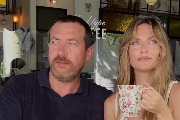 Савельева перестала скрывать лицо ее подросшего сына от Сафонова