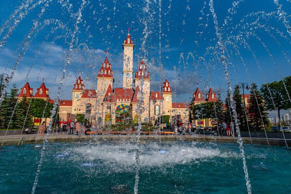 Тематическая фотозона, футбольное шоу и подвижные игры: в «Острове Мечты» отметят День семьи, любви и верности