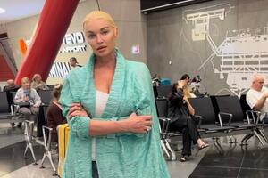 «Пока, неудачники»: Волочкова показала «зажравшейся» авиакомпании, что та потеряла