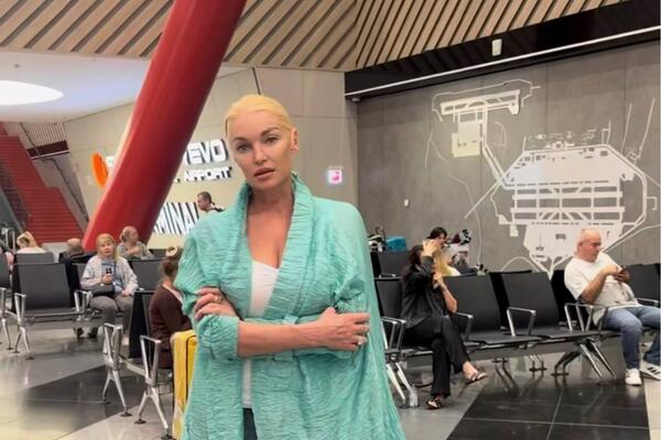«Пока, неудачники»: Волочкова показала «зажравшейся» авиакомпании, что та потеряла