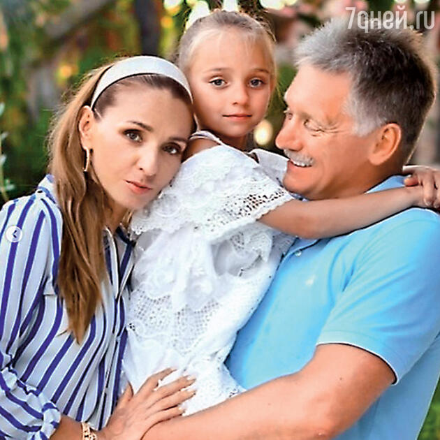 Татьяна Навка с Дмитрием Песковым и дочкой Надеждой