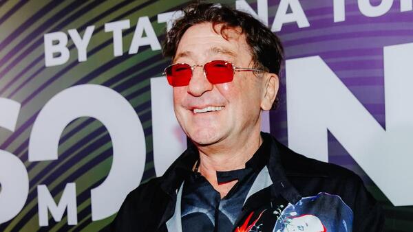 63-летний Лепс замечен с юной длинноволосой нимфой — уже не вспоминает про Кибу