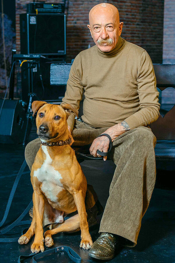 Александр Розенбаум с одним из своих питомцев