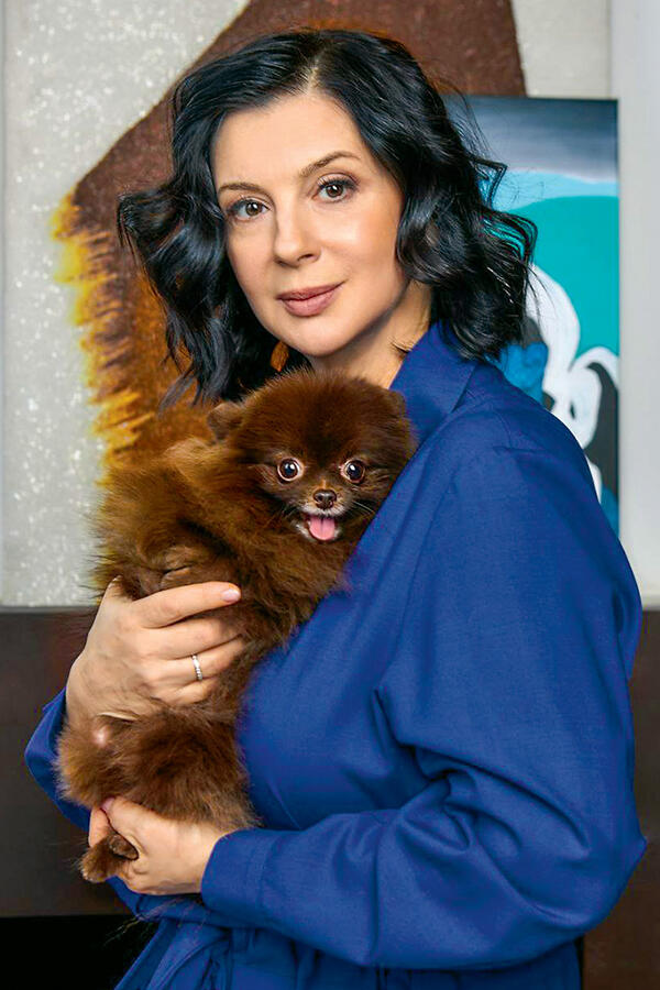 Екатерина Стриженова с померанским шпицем