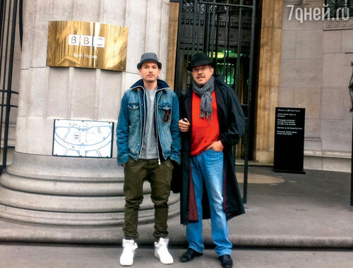 С сыном Иваном в Лондоне. 2010 г.