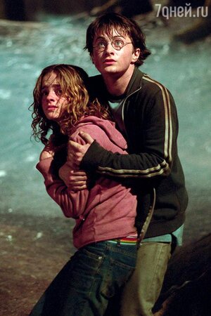 Дэниел Рэдклифф и Эмма Уотсон в фильме «Гарри Поттер» фото 