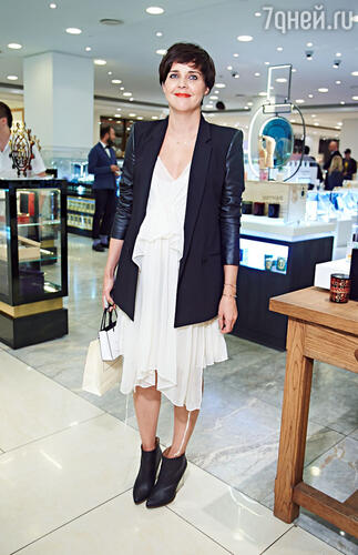 Беременная Ольга Шелест оценила модные новинки на Fashion’s Night Out-2013