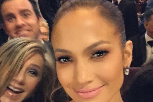 «Оскар 2015»: Дженнифер Лопес сделала селфи