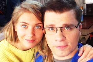 Гарика Харламова осудили за фото с дочкой