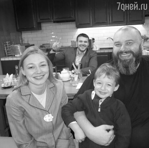 Оксана Акиньшина с сыном Константином, Эмин Агаларов и Максим Фадеев