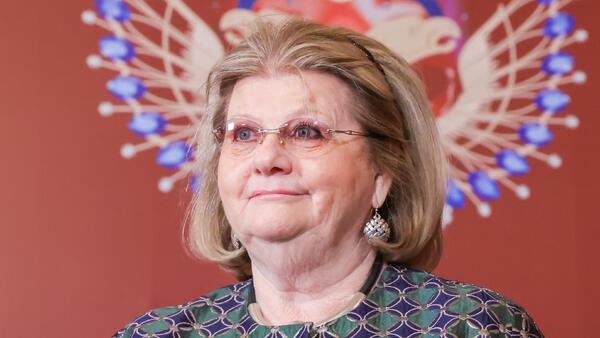 Королевская осанка и фуксия: как Ирина Муравьева покорила красную дорожку в Сочи
