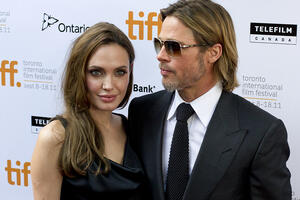 Официально! Анджелина Джоли и Брэд Питт разводятся!