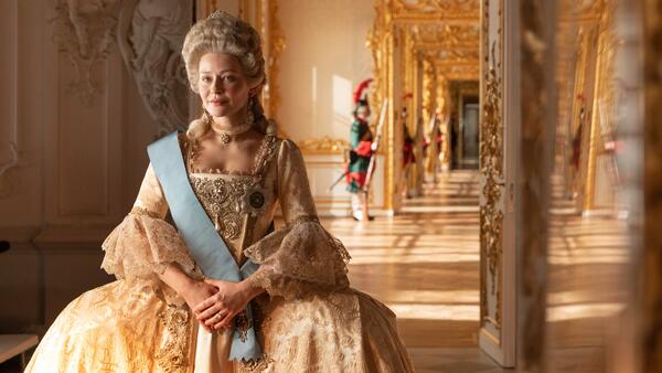 Юлия Пересильд стала дочерью Петра I в тизер-трейлере «Императриц»
