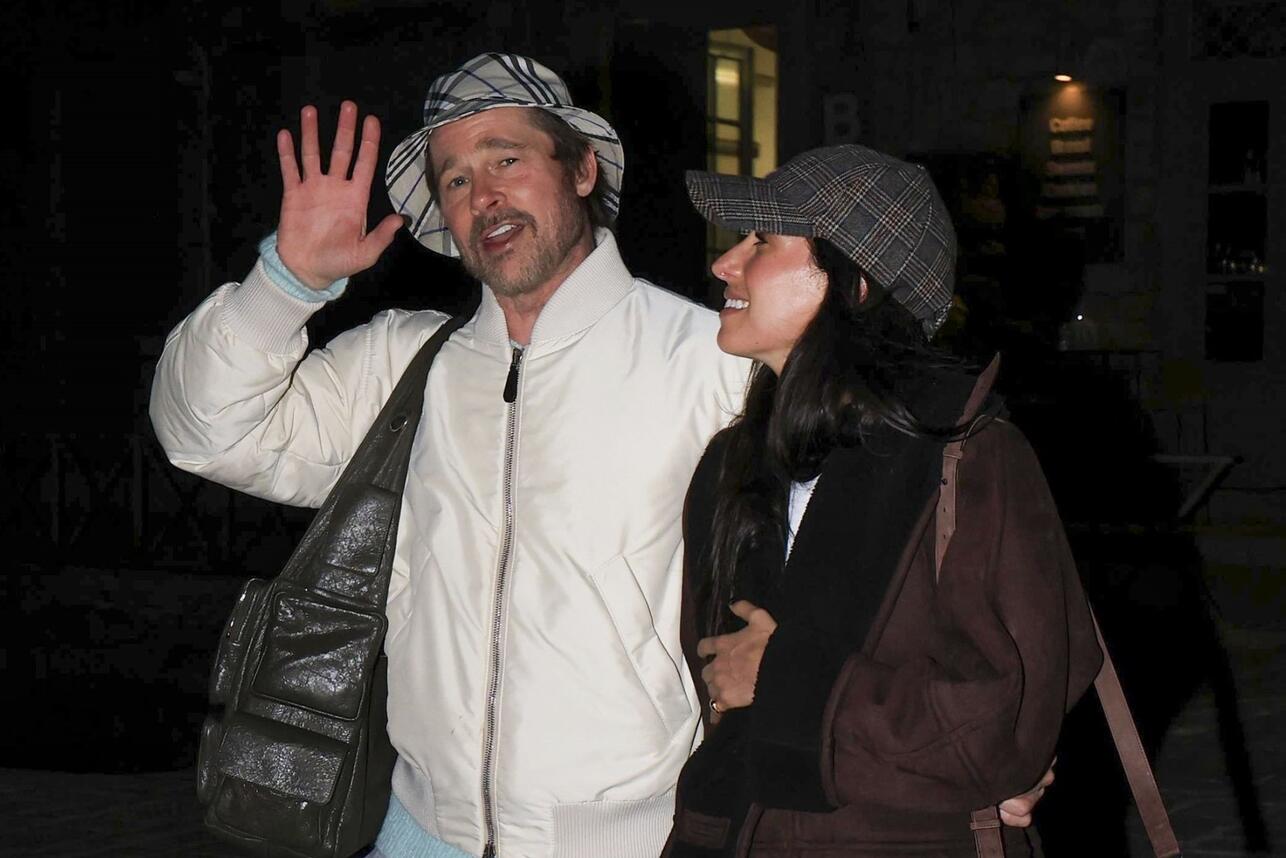 Старается не унывать: Брэд Питт, от которого недавно отрекся сын, появился в Греции