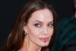 Наряд-мешок и скоба на губе: Анджелина Джоли потрясла своим видом  