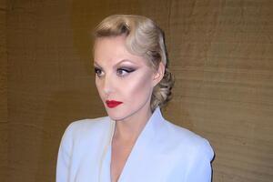 Литвинова удивила своим видом после четырех лет жизни во Франции