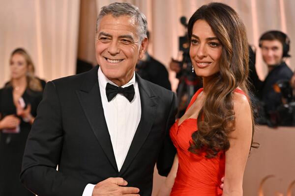 Эффектное возвращение «французов» Джорджа и Амаль Клуни: актер не огорчился, проиграв Шаламе 