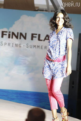 Показ Finn Flare