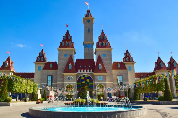 От советских игровых автоматов до царских нарядов: «Остров Мечты» подготовил историческую программу ко Дню города 