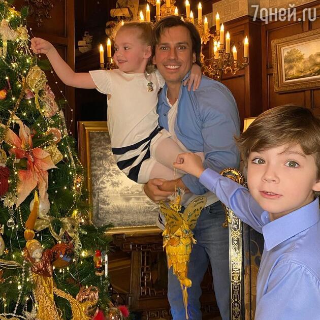 Максим Галкин с детьми Лизой и Гарри Максим Галкин с детьми Лизой и Гарри