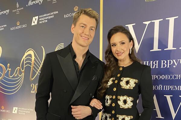 Гарифуллина с шикарным кольцом, Долина — в сережках за 400 тысяч: звезды блистали на премии BraVо