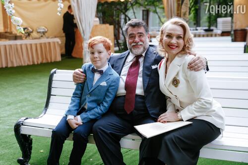 Михаил Куснирович, Екатерина Моисеева и их младший сын Марк