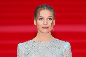 Улетевшая в отпуск Асмус показала своего спутника