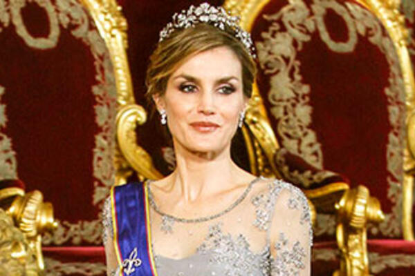 Образ дня: королева Летиция в Felipe Varela