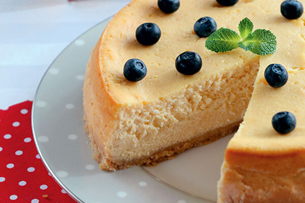 Рецепты от Юлии Высоцкой: домашний хлеб с помидорами, весенний мятный суп и контрастный чизкейк