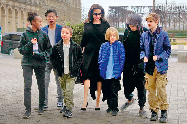 Анджелина Джоли с детьми