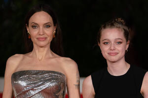 Дочка Анджелины Джоли, снова ставшая девочкой, поразила неожиданным талантом 
