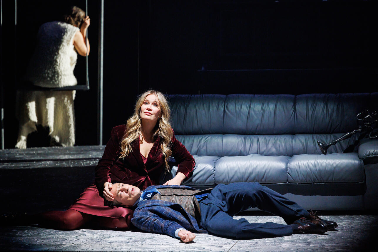 Сцена из спектакля "Одни во вселенной"