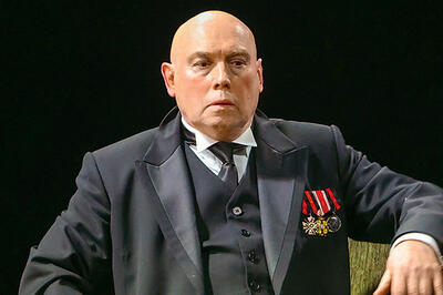 Сухоруков вернулся в Вахтанговский