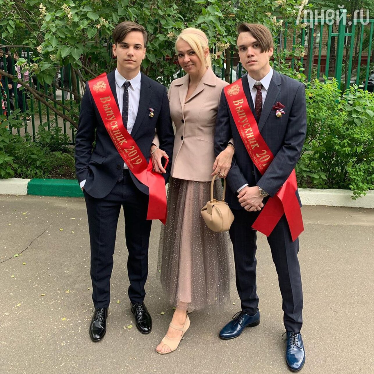 Яна Рудковская с сыновьями Андреем и Николаем
