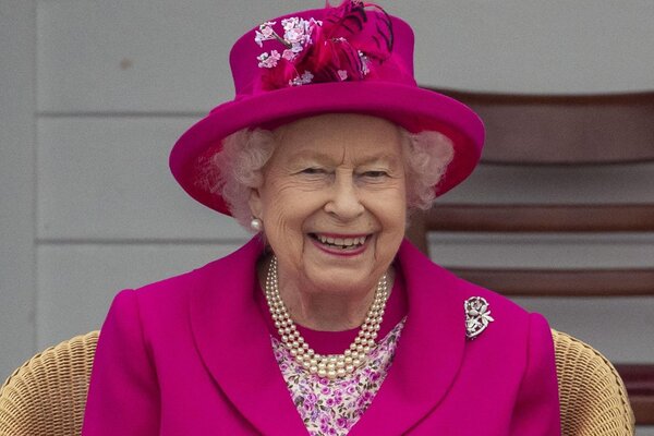 Елизавета II отказала в доверии Меган Маркл