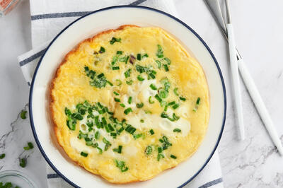 Творожный омлет: рецепт пышного завтрака