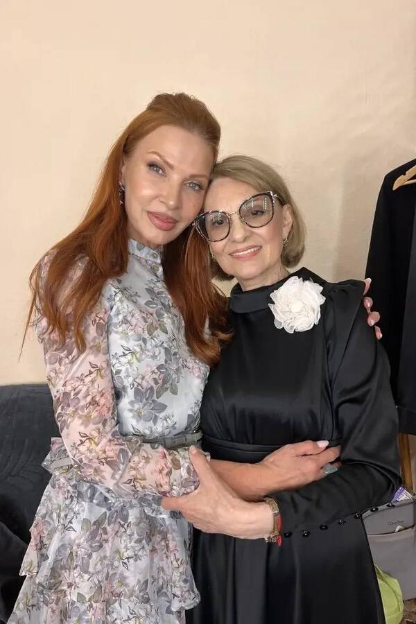 Эвелина Блёданс и Светлана Тома