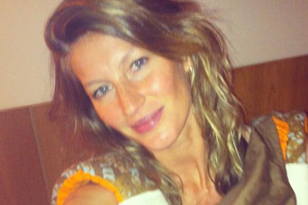 Жизель Бундхен показала фото без макияжа