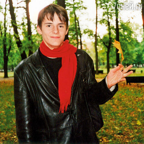 Мне довольно рано подарили первый компьютер, я сидел за ним часами, погрузившись в видеоигры. И этого было вполне достаточно, чтобы чувствовать себя счастливым