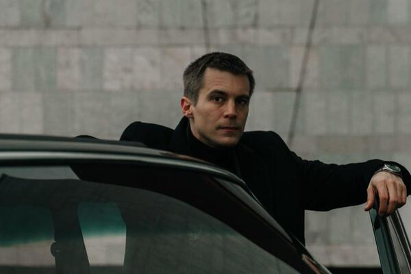 Иван Янковский снова возится с маньяками. Рецензия на сериал «Фишер. Затмение»