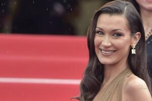 Белла Хадид показала обнаженную грудь на фестивале в Каннах  