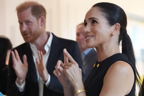 Беззастенчивая самореклама и лицемерие: Меган и Гарри прилетели в Австралию с псевдокоролевским туром    