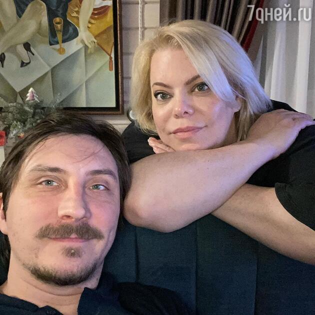 Яна Поплавская с женихом. Из личного архива актрисы