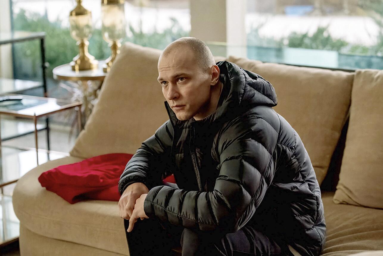 Юра Борисов в фильме «Анора» фото