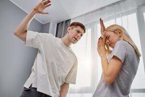 Что делать, если бьет муж: советы психолога