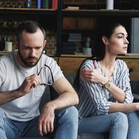 Это точно не любовь: 6 вещей, которым не место в здоровых отношениях