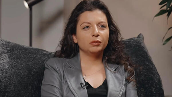 «Я не могу это смотреть»: Симоньян показала памятное видео в день юбилея Кеосаяна