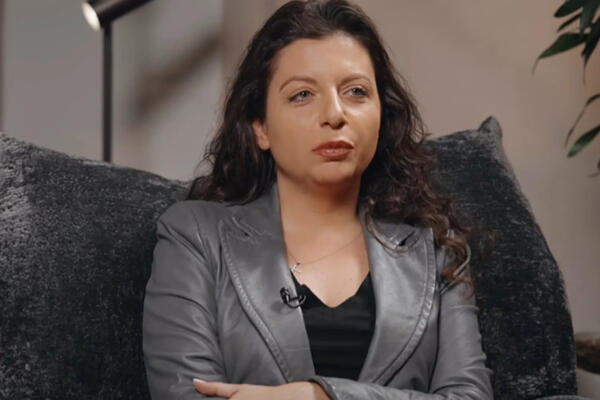 «Я не могу это смотреть»: Симоньян показала памятное видео в день юбилея Кеосаяна